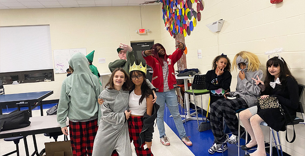 UAS JSHS Celebrates Halloween with "Haunted Hallways"