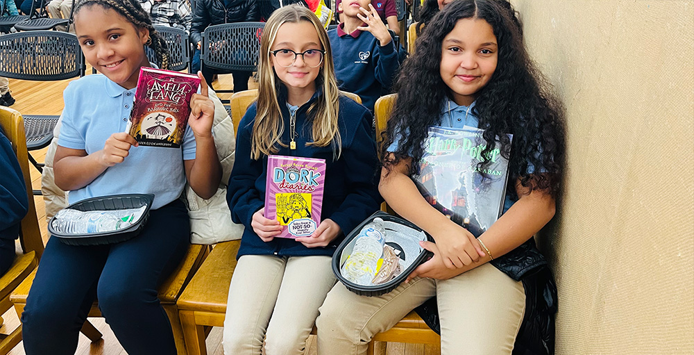 Utica Academy of Science 5th Graders go on Field Trip to the Library