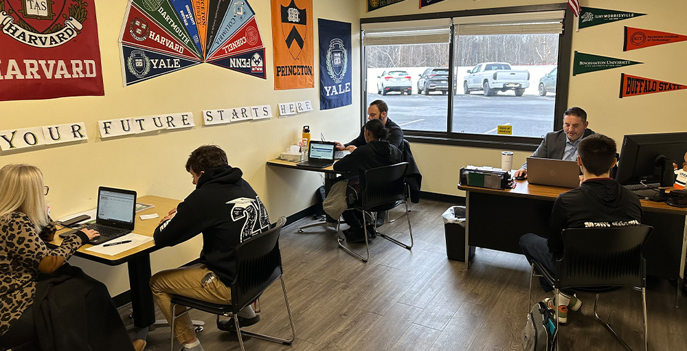 Utica Academy of Science Participates in Dual Credit Program with MVCC